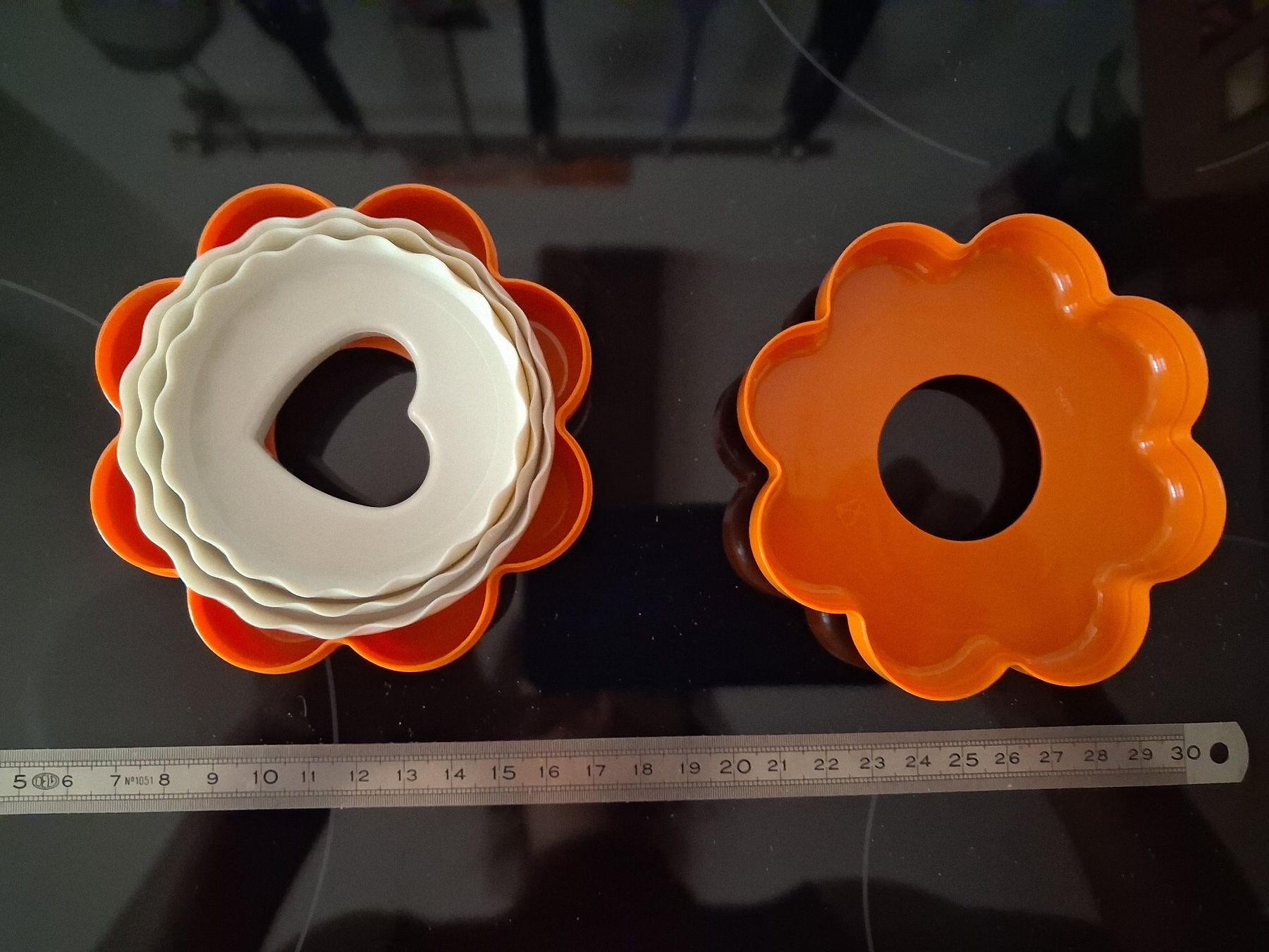 Tupperware Teglie da forno: Guetzli-Ausstecher Tupperware-Set, 5-teilig, verschliessbar – Nuovo (secondo la descrizione) da Wald ZH venduto da e8e 1