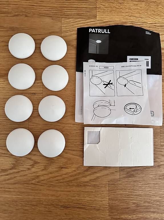 Jeux: Cache prise et coin de table  – D'occasion à Givisiez par poucet4 1