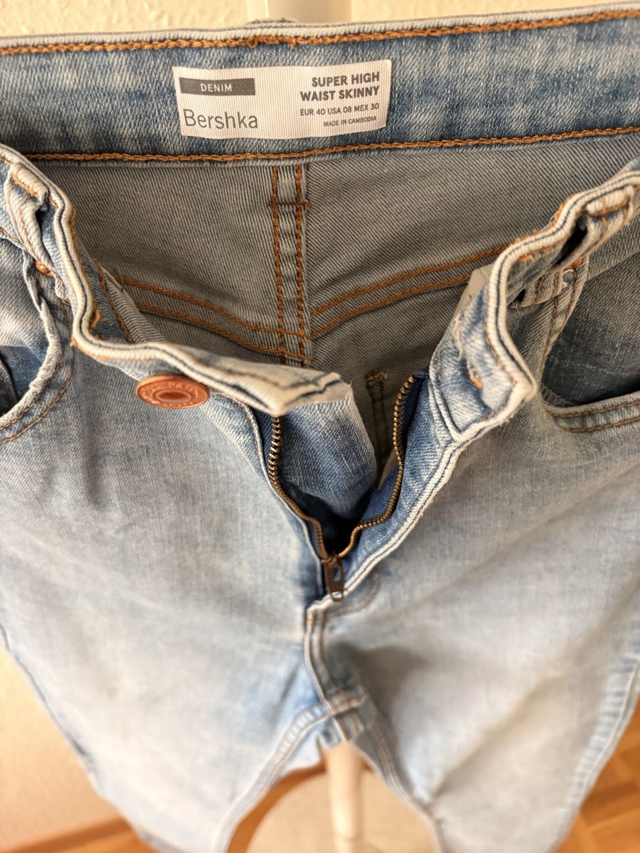 Jeans: 2 jeans bleu clair et bleu foncé – Usato da Chêne-Bougeries venduto da bru_bs9n 5