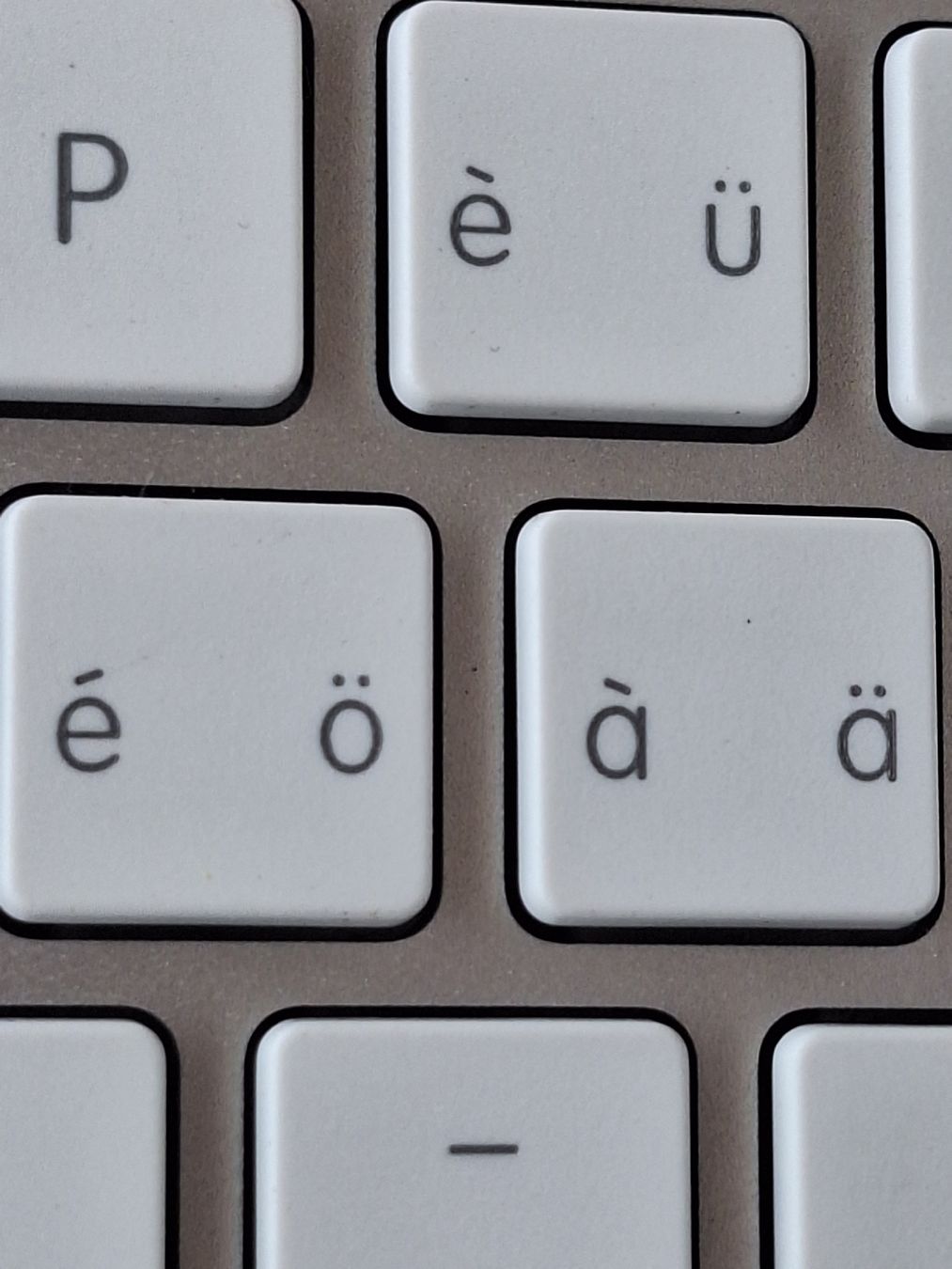 Apple Tastiere: Apple Tastatur Deutsch/Schweiz  – Usato da Schaffhausen venduto da RicardoSchaffhausen 1