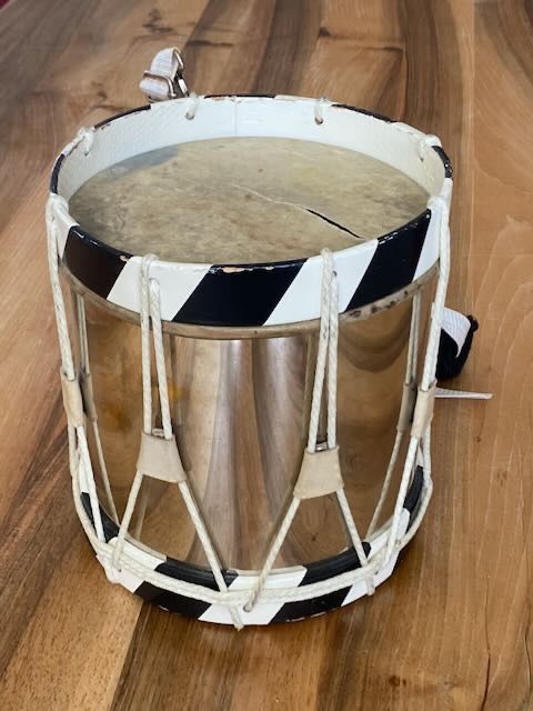 Basler Instruments de musique: Kinder Basler Trommel – Défectueux à Neuenkirch par Magmatom