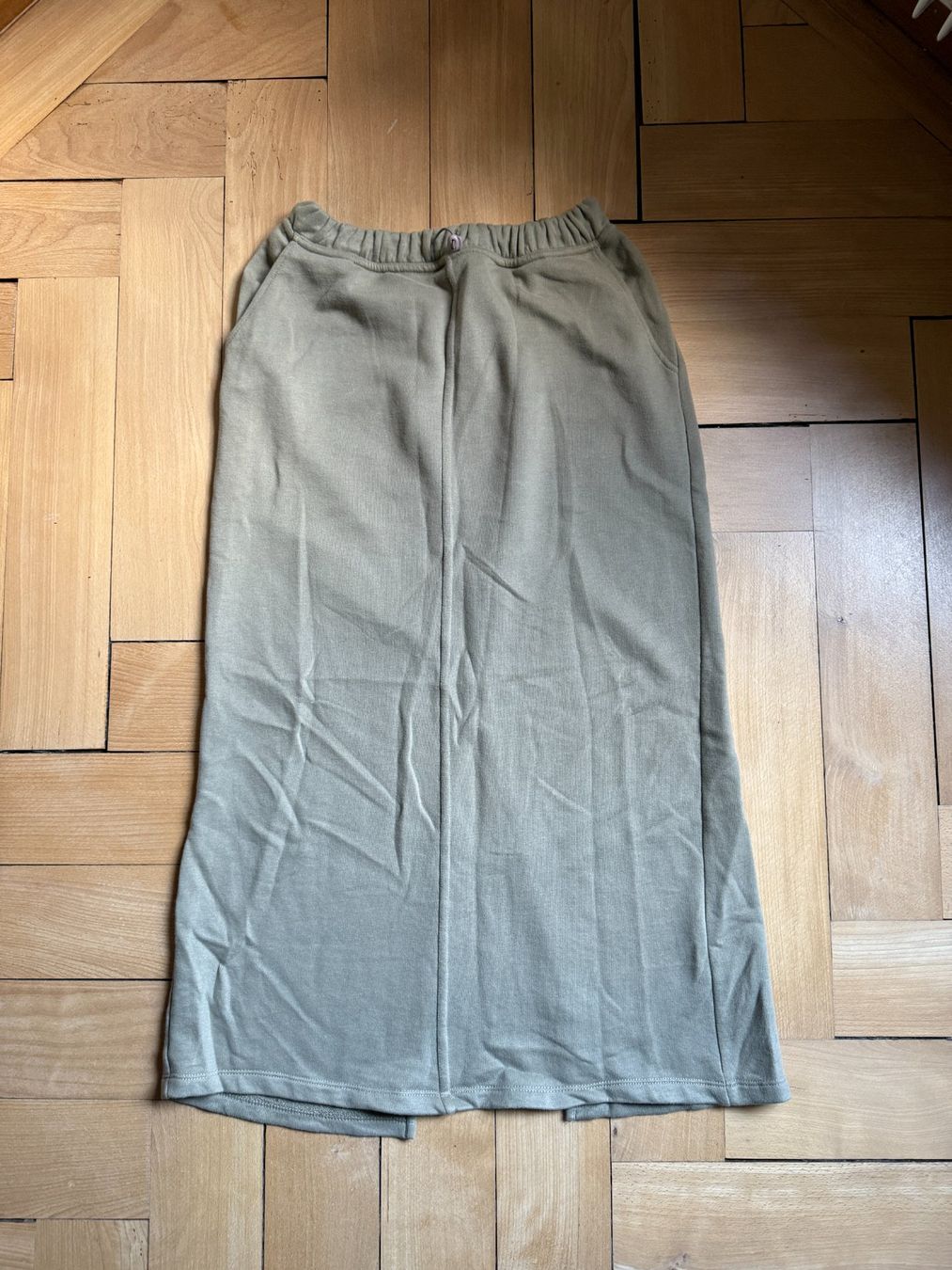 Gonne: PULL&BEAR - Sweatrock khaki M – Usato da Zürich venduto da Diazaio