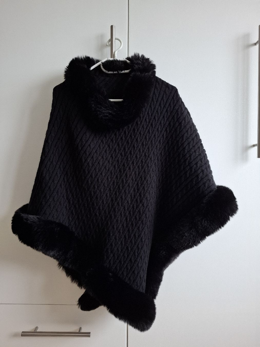 Shein Giacche: flauschiger Poncho – Nuovo e nell'imballaggio originale da Neuenhof venduto da summer_25
