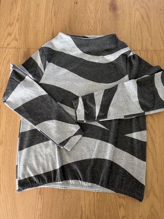 Graues Langarmshirt mit Band-Print, Grösse M 