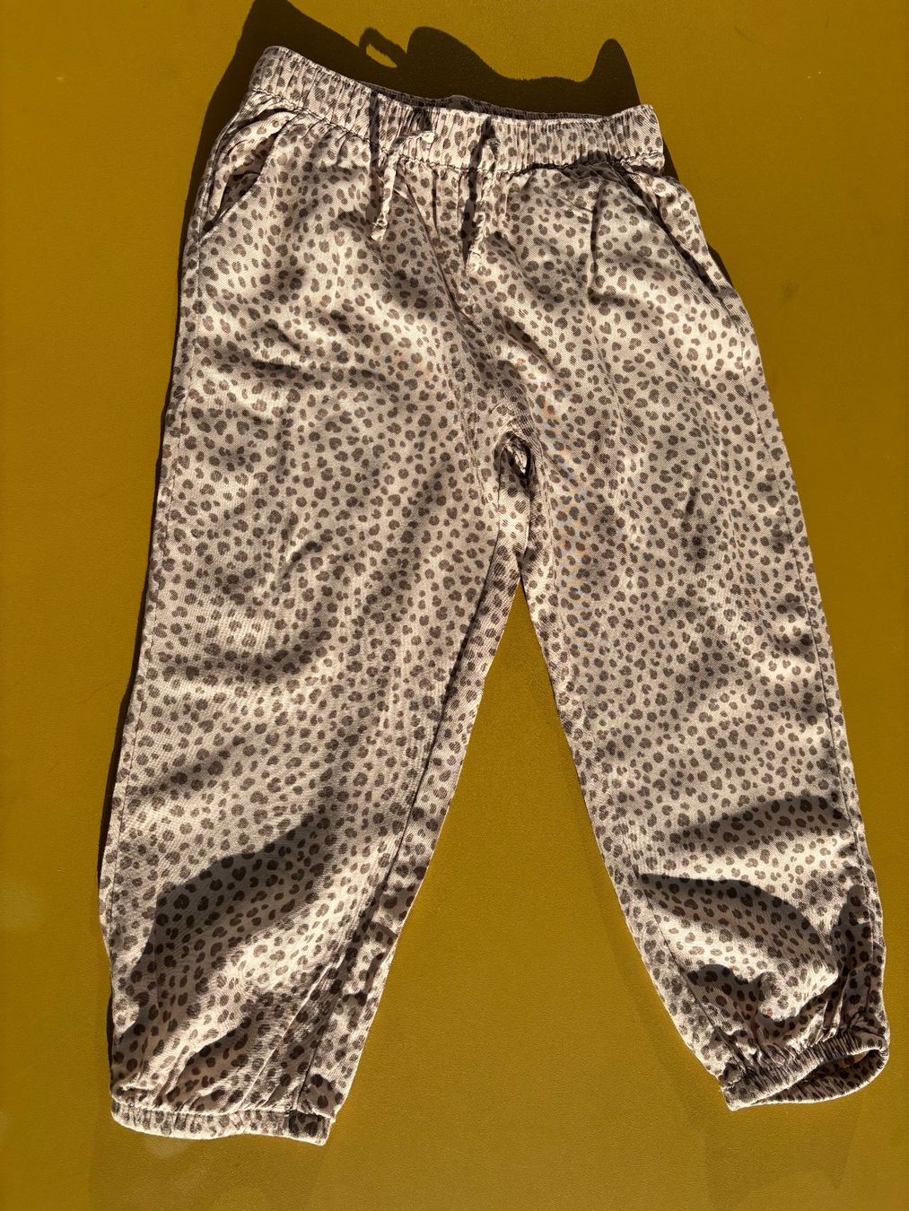 H&M Hosen: H&M leichte Stoffhose Gr. 104 – Gebraucht aus Zürich von missmodernage