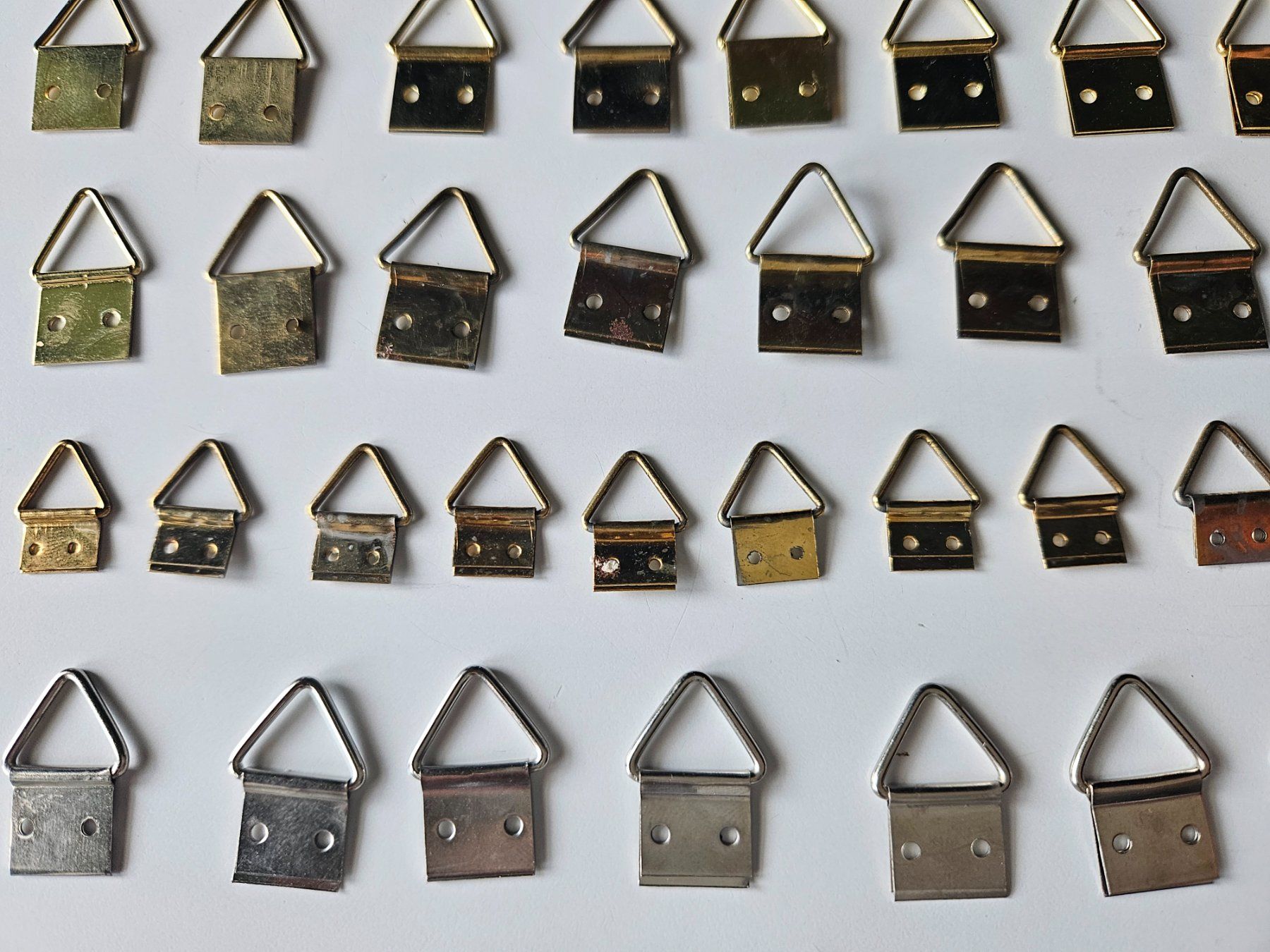 Ferramenta: Lot de 80 œillets pour tableaux - diverses tailles – Usato da Echandens venduto da annegug 2