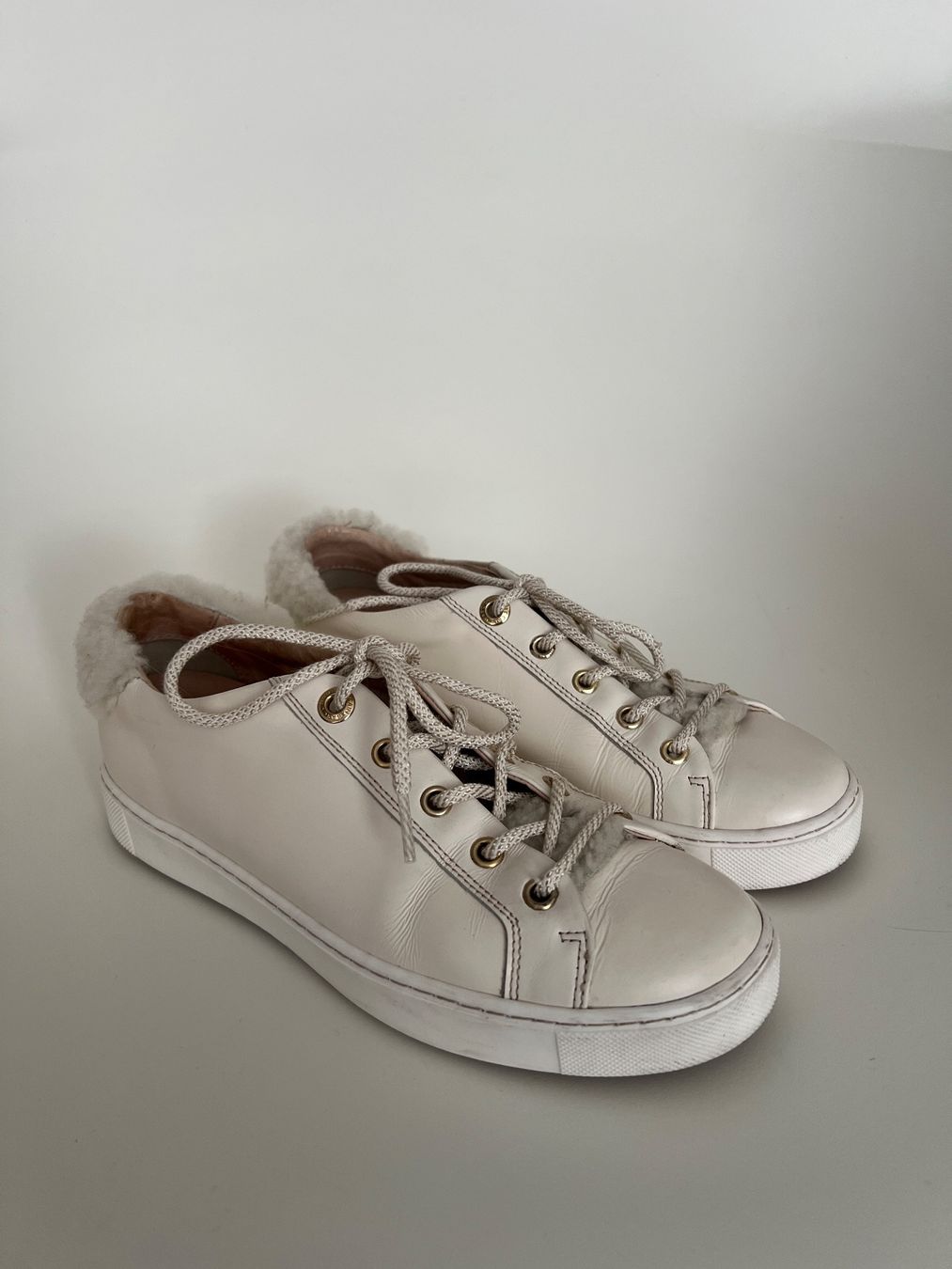 Marc Cain Scarpe da donna: Marc Cain Sneaker mit Lammfell, Grösse 37, off-white – Usato da Bergdietikon venduto da pinkerton13