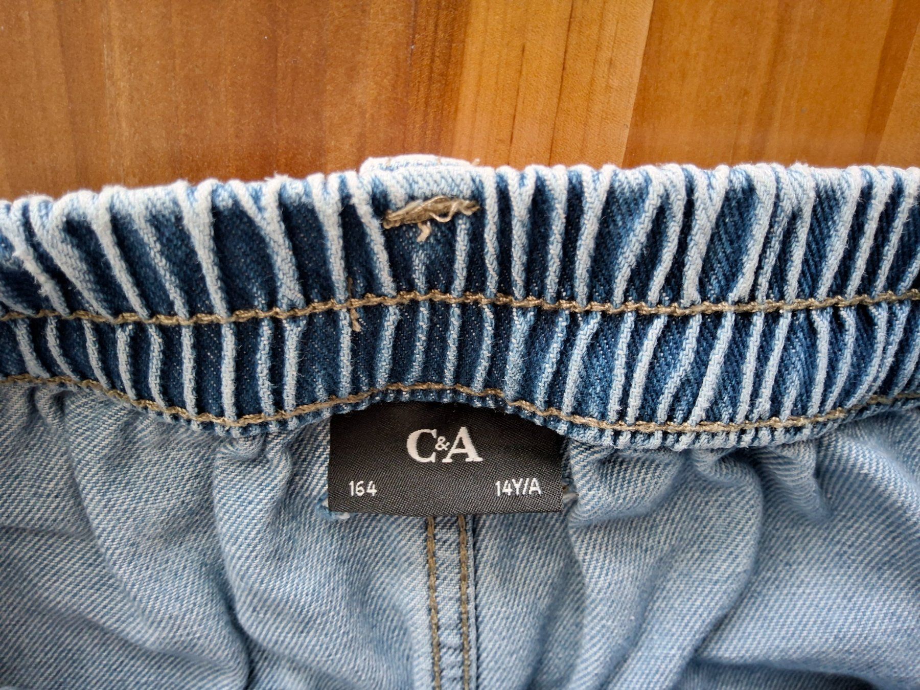 C&A Pantaloni: Kinder Jeans Grösse 164 hellblau mit Löchli – Usato da Sachseln venduto da Cadfael1 5