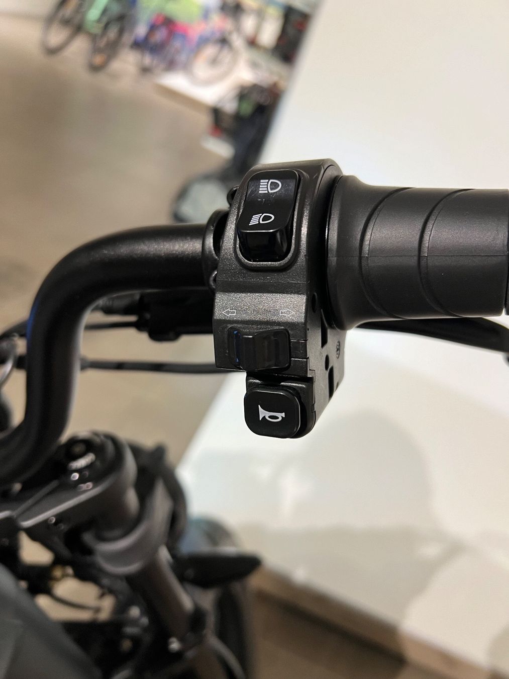 Mofas: Elektro Scooter / Roller - 35 Km/h – Neu (gemäss Beschreibung) aus Ebmatingen von  5