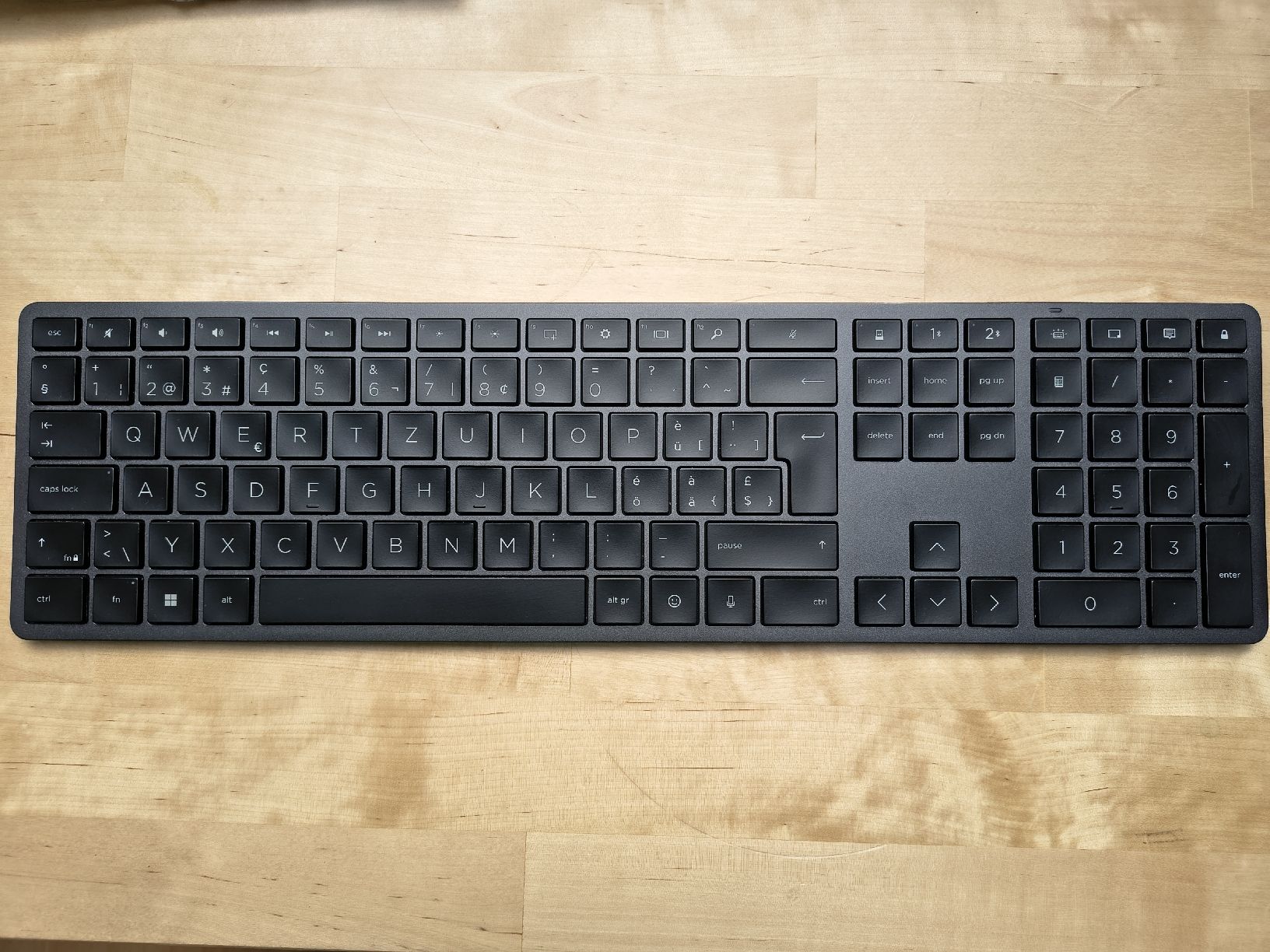 Hewlett Packard Tastiere: Swiss Bluetooth keyboard HP 975 Business – Usato da Rebstein venduto da sho_7yky