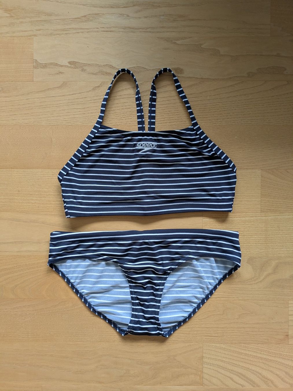 Speedo Maillots de bain & Bikinis: Speedo Badeanzug gestreift Grösse 40 – D'occasion à Teufen AR par eva_6s5f