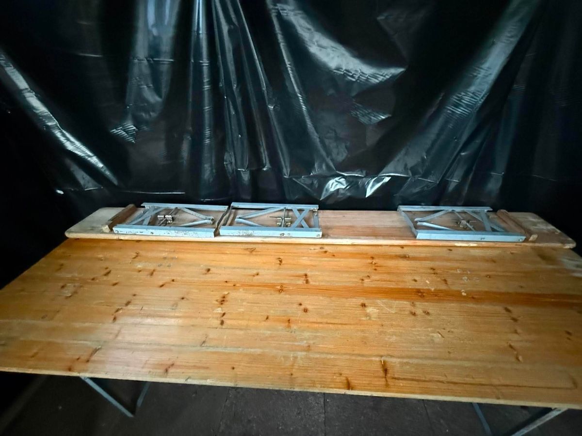 Set de table et chaises: Festbankgarnitur – D'occasion à Niederbipp par Sirstef 1