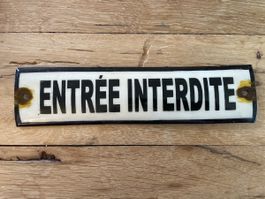 Hinweisschild aus Email „Entrée interdite“