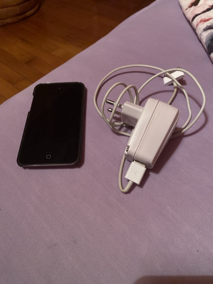 Apple Tragbarer Mediaplayer: Apple iPod Touch 4. Generation - Top Zustand! Selten! – Gebraucht aus Zürich von lar_y9bc