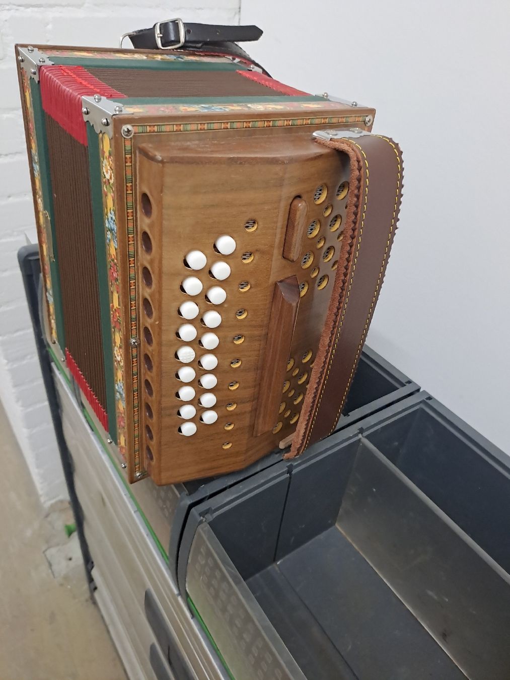 Strumenti musicali: schwyzerorgeli ton B – Usato da Villeneuve venduto da BibiVintage 1