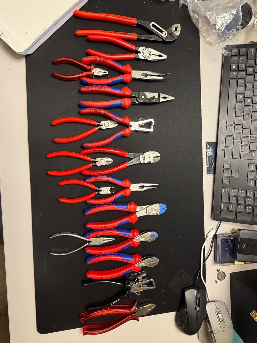 Knipex Tutti gli attrezzi: Knipex Pliers Collection - Full Set in Case, Excellent! – Nuovo (secondo la descrizione) da Zürich venduto da BONETI
