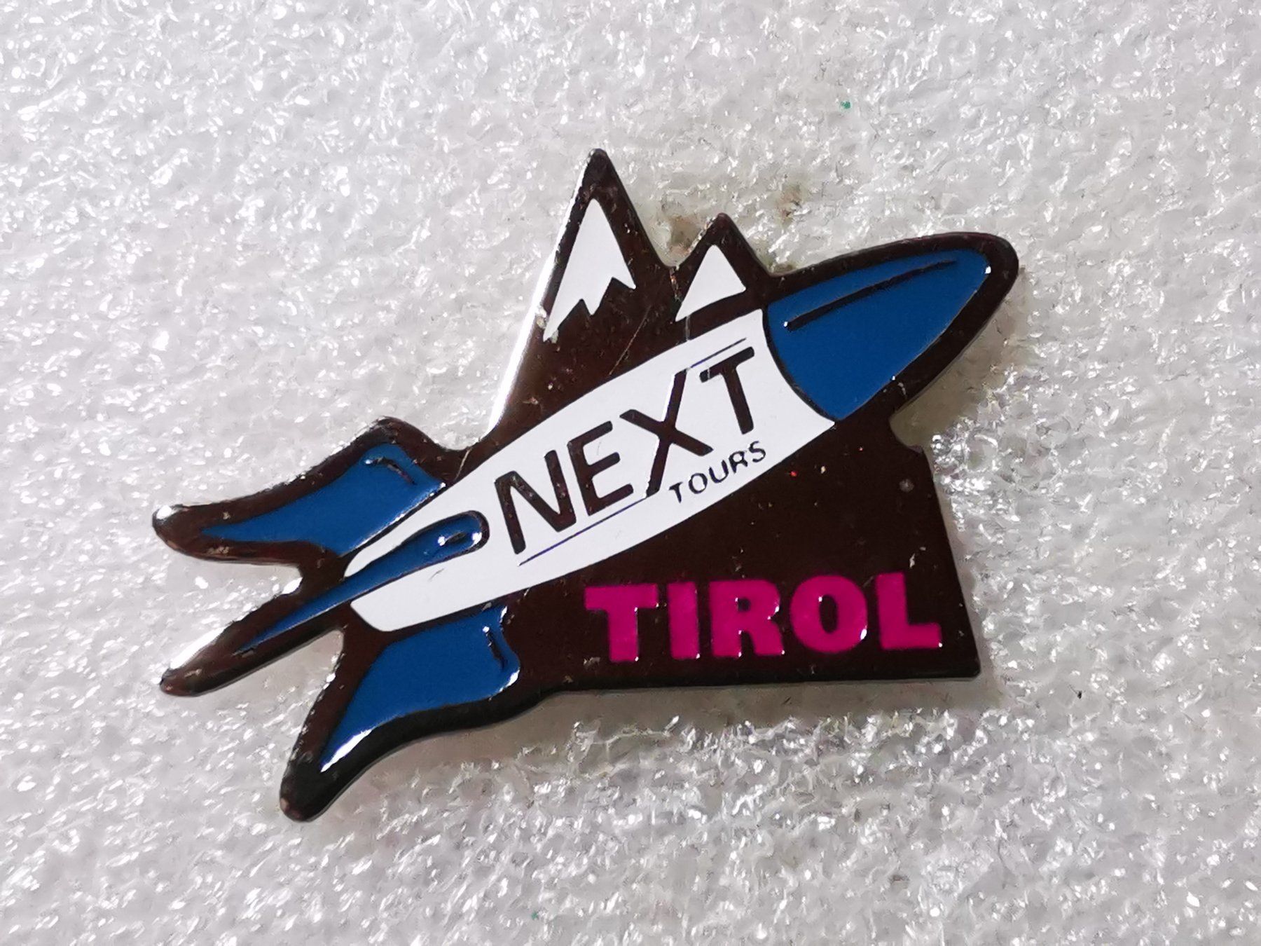 Placchette & Badge: Ansteckpin 154: Next Tours Tirol – Usato da Oppligen venduto da Pin-Fall-Shop