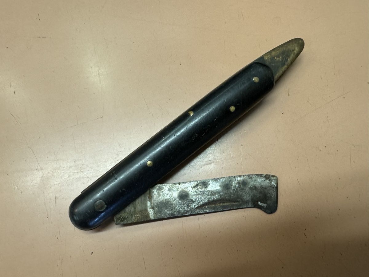 Besteck: Spezielles Messer – Gebraucht aus Chur von Meriva0 1
