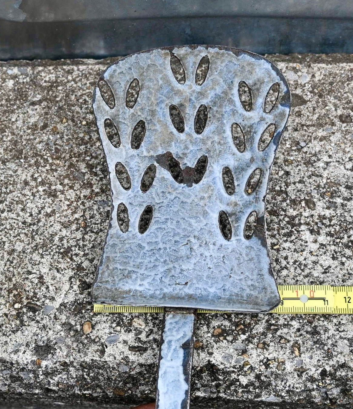 Küchengeräte: Antiker Emaille Pfannenwender L 38cm – Gebraucht aus Pfaffhausen von mono_rec 7
