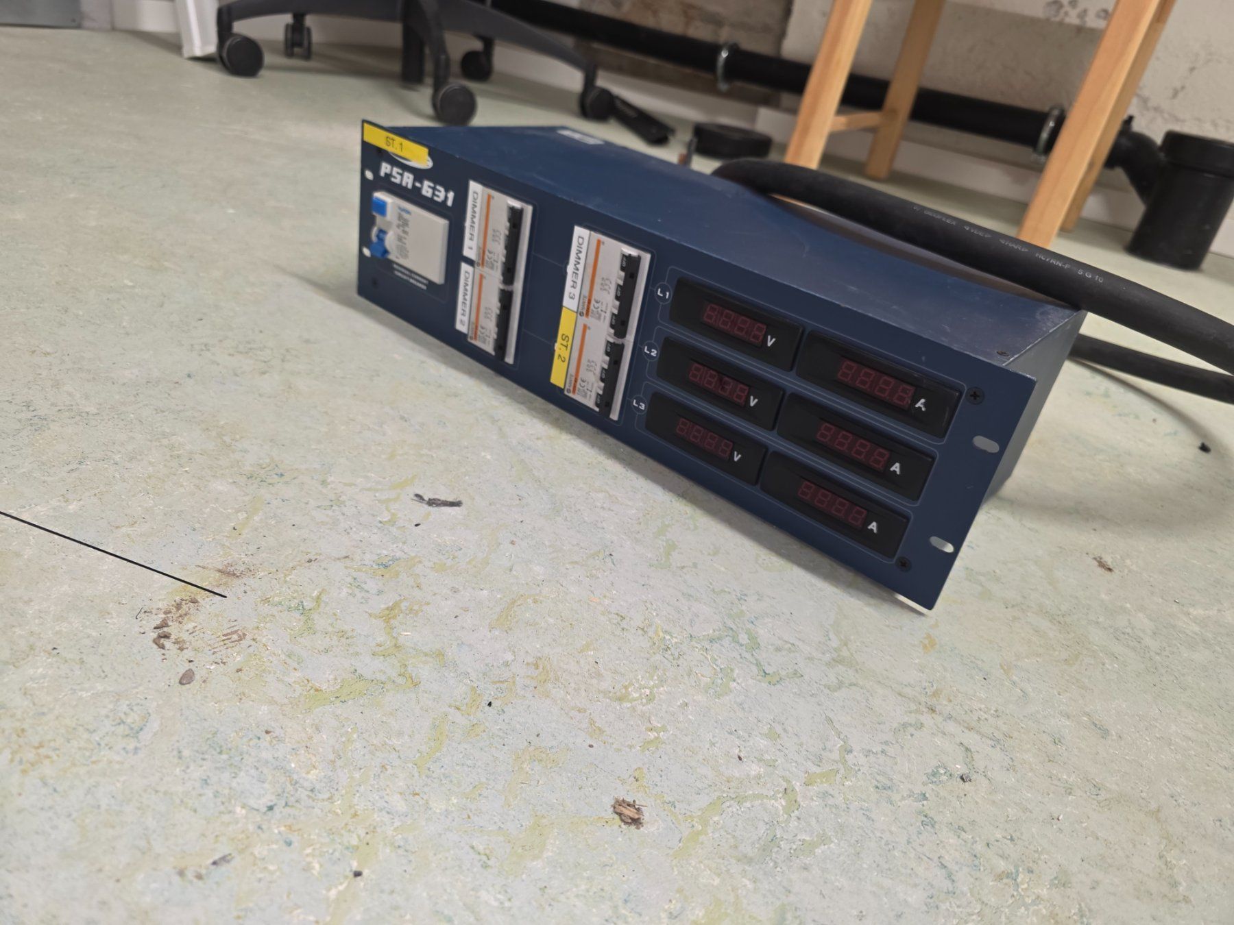 Alimentazione elettrica: Showtech PSA-631 Stromverteiler 1x 63A auf 4x CEE32A – Usato da Langnau am Albis venduto da Michel_BaumgartnerLA 3