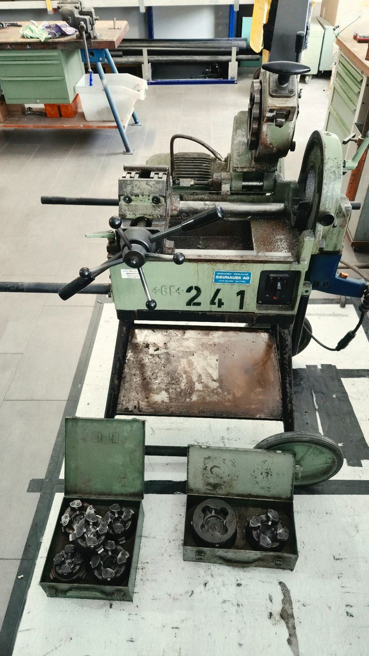 GF Toutes les machines: Gewindeschneidmaschine +GF+ – D'occasion à Bern par zombi99