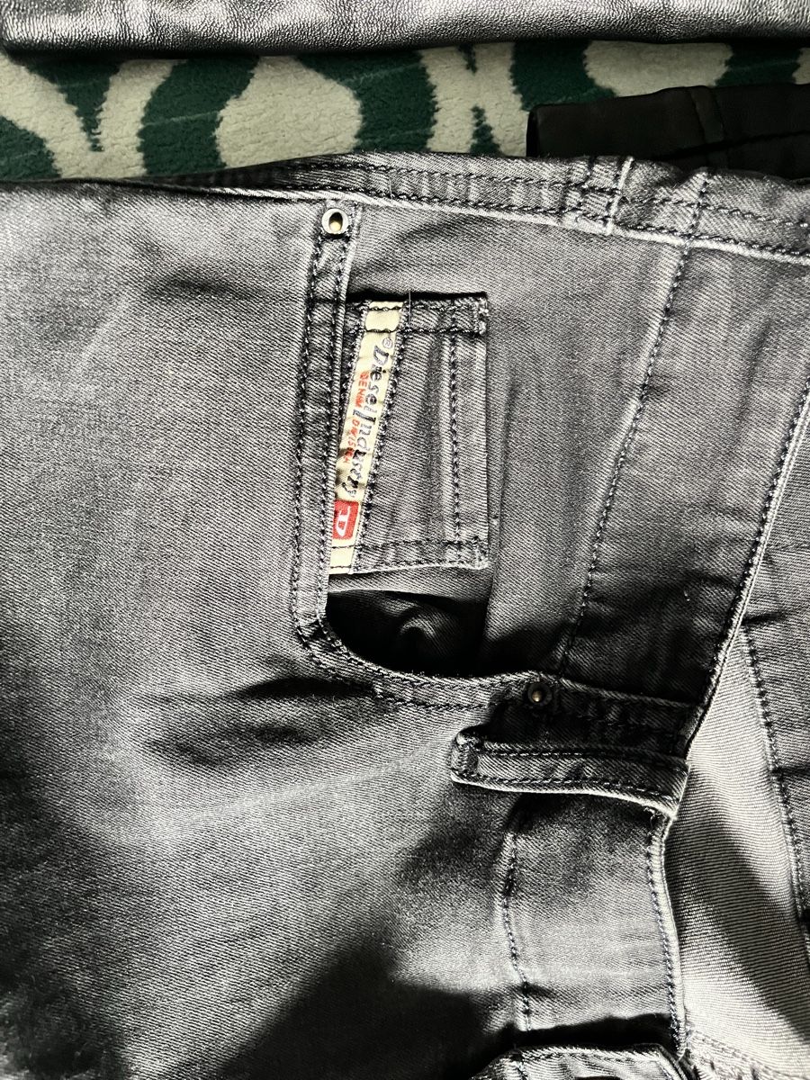 Diesel Lotti di vestiti: Diesel Jeans und Mango Lederjacke – Usato da Hochdorf venduto da Forestgreen 1