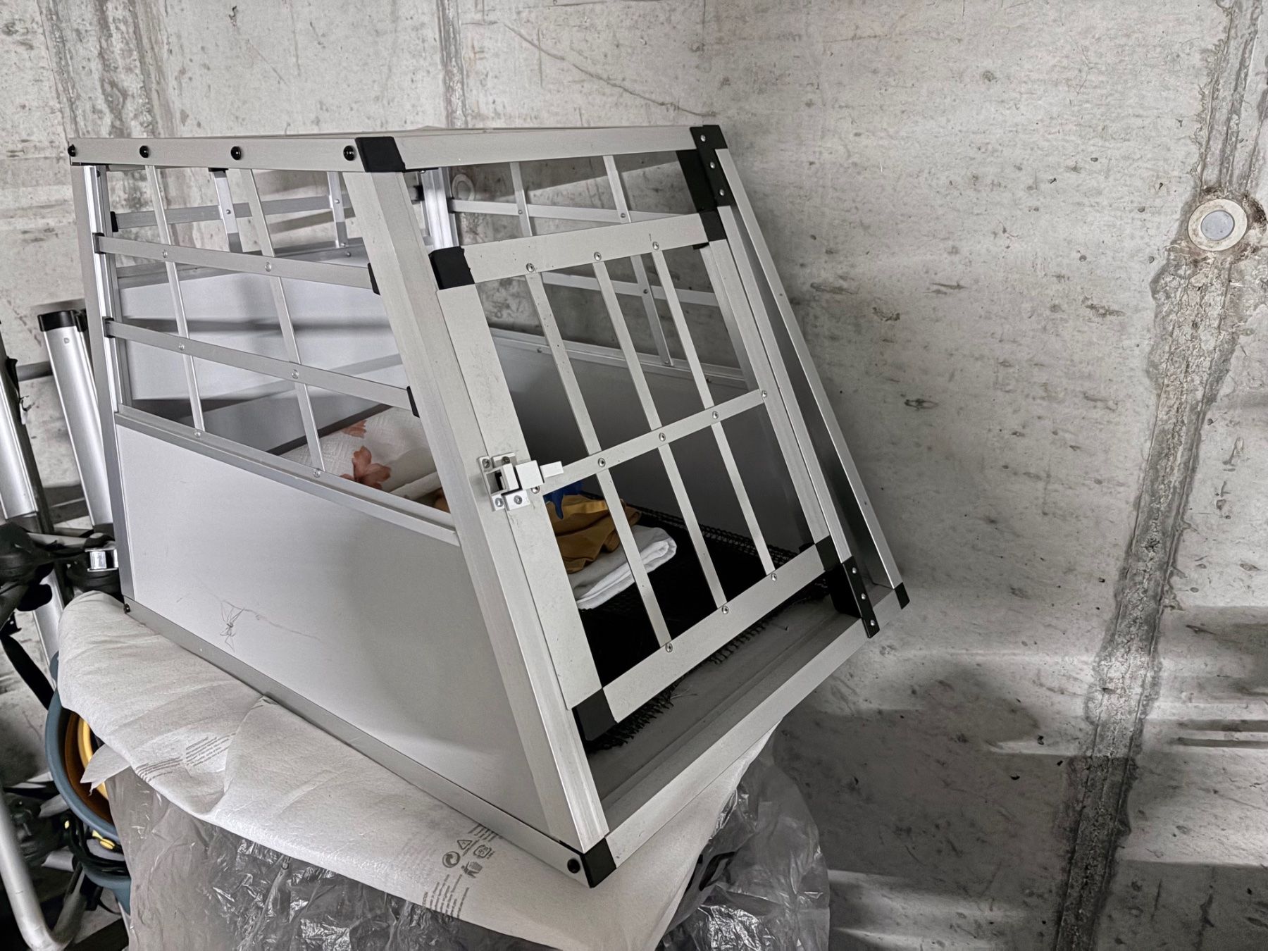 Cucce & Letti: Hundbox / Autobox – Usato da Zürich venduto da borbos 7