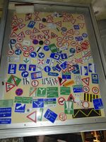 Vitrine avec signaux magnétiques