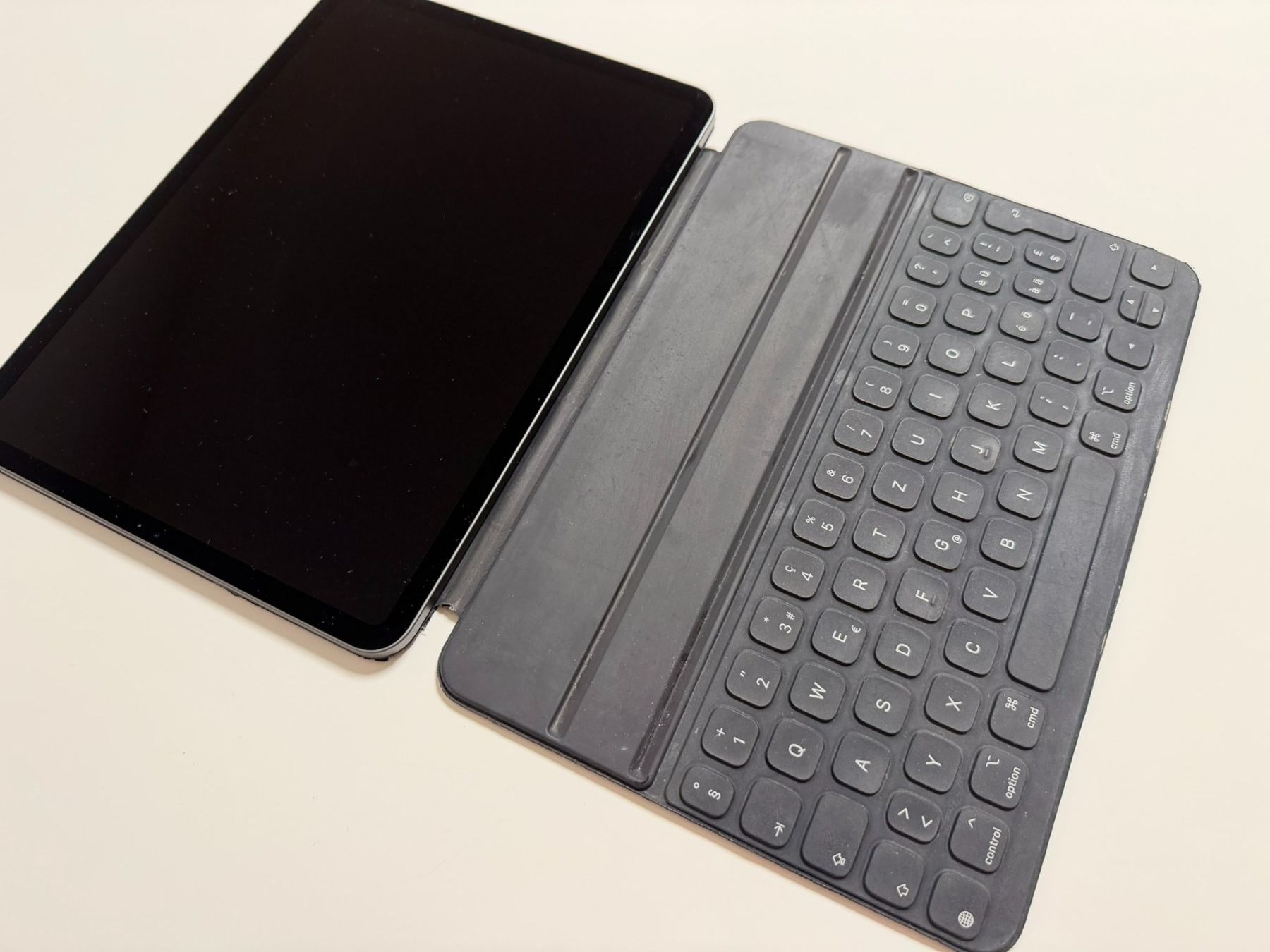 Tablet PC: APPLE IPAD PRO 256GB + PENCIL + KEYBOARD – Gebraucht aus Figino von ant_l7wz 3