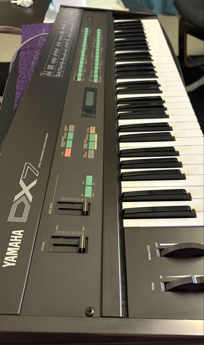 Yamaha Strumenti musicali: Clavier Yamaha DX7, Synthétiseur – Usato da Porrentruy venduto da qwentoz