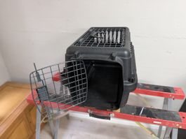 Transportbox für Haustiere schwarz 55x37x34 cm neuwertig