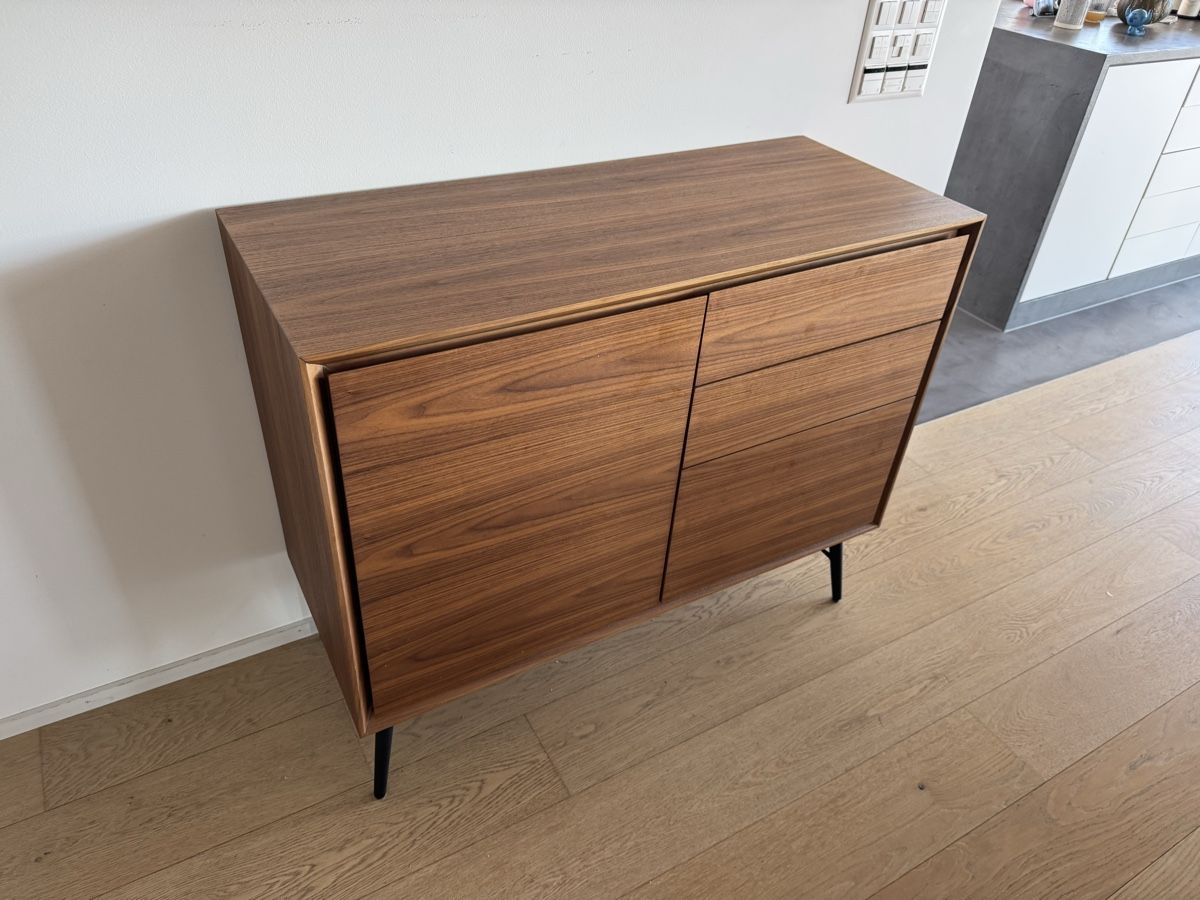 Kommoden: Sideboard Wallnuss – Gebraucht aus Kilchberg ZH von Fingerprint 1