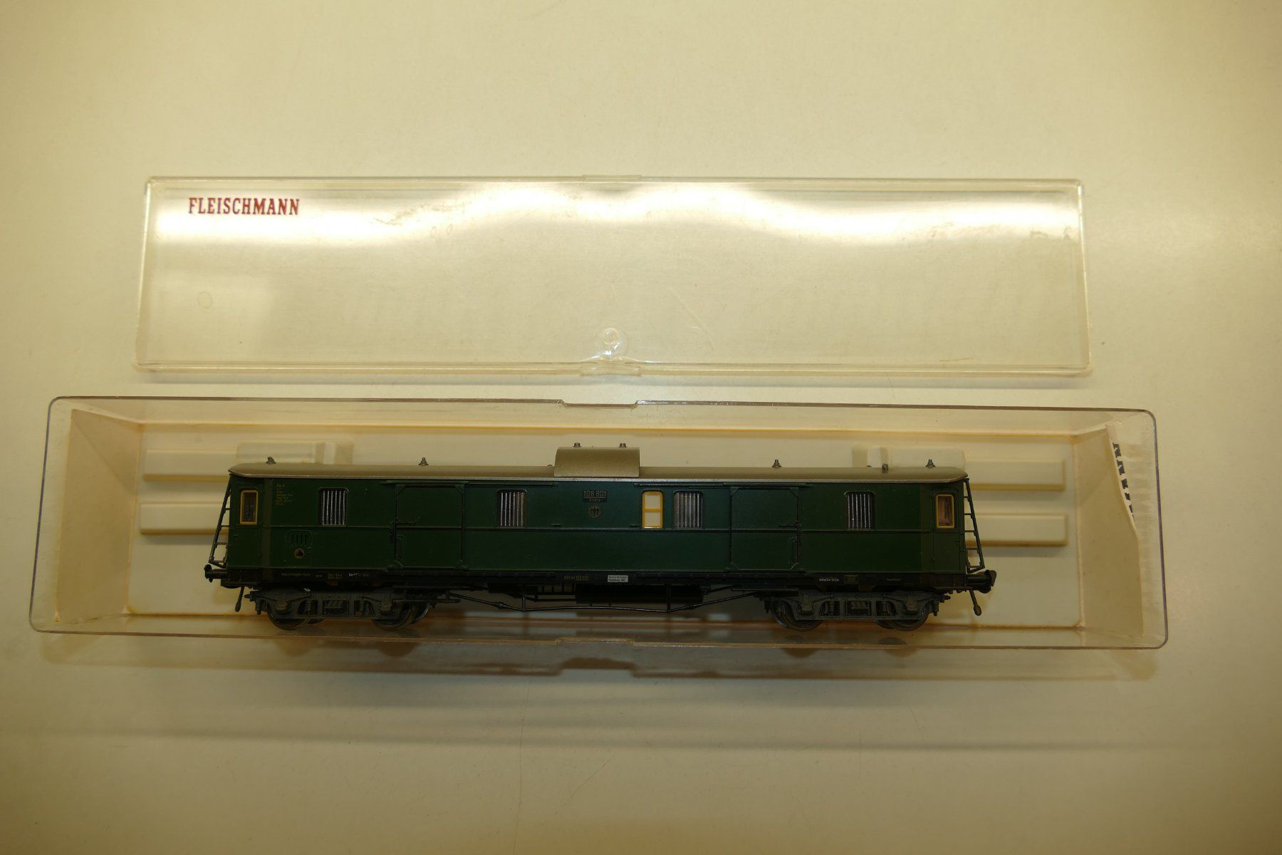 Fleischmann Modellini di ferrovie: Fleischmann H0: DR Gepäckwagen – Usato da Niederhasli venduto da rail-duerst