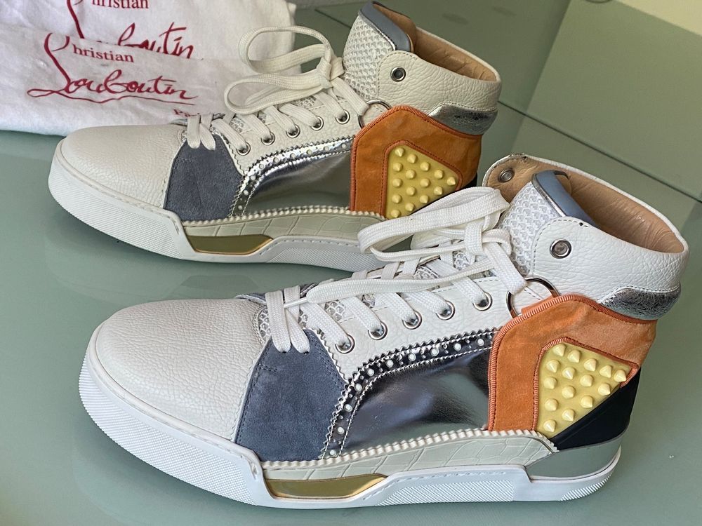 Louboutin loubikick online