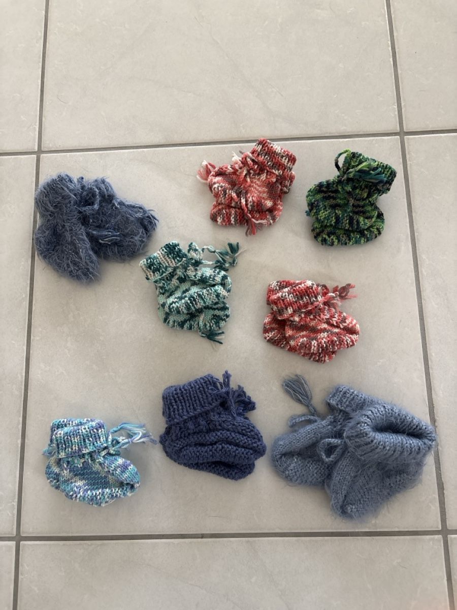 Calze per bambini: 8 Paar handgestrickte Babyfinkli – Nuovo e nell'imballaggio originale da Pfäffikon ZH venduto da Shona 1