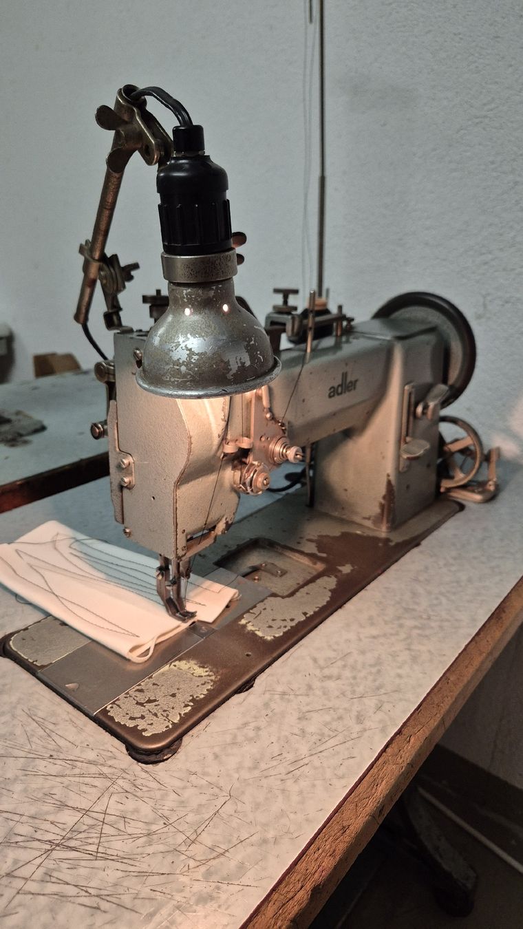 Adler Macchine da cucire: Adler 167-73T Industrienähmaschiene – Usato da Hettlingen venduto da Nadl05 1