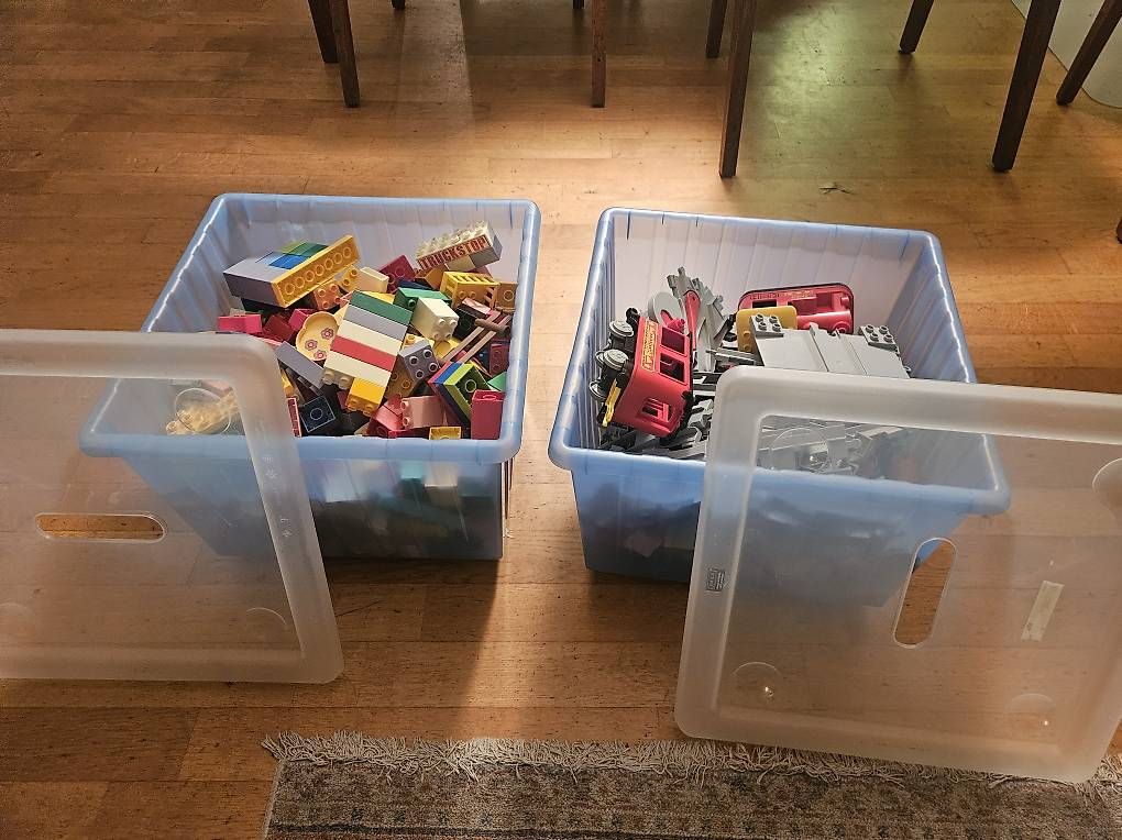 Jouets: 2 Boxen mit Duplo inkl Eisenbahn – D'occasion à Luzern par Gileo