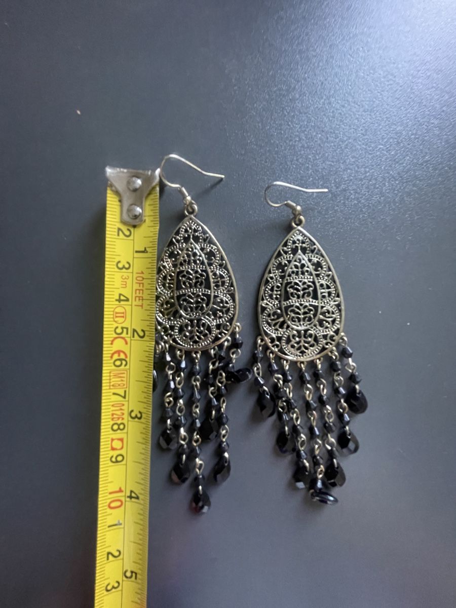 Ohrringe & -stecker: Ohrringe in Gold-/Bronzefarbton mit schwarzen Perlen. – Gebraucht aus Zürich von valevare 1