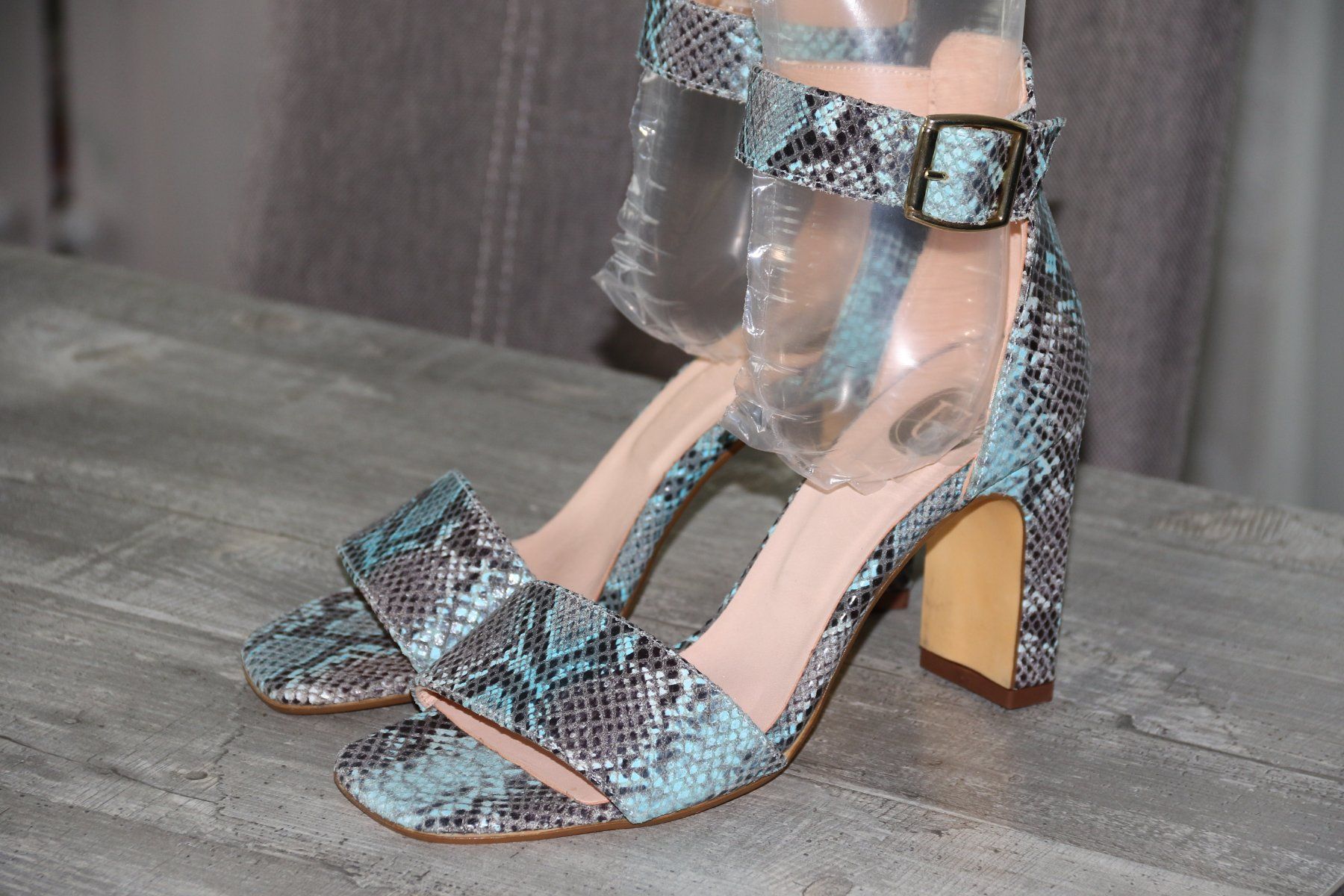 Scarpe da donna: Neue Wunderschöne Sommerschuhe Gr.38 – Nuovo (secondo la descrizione) da Oberwil-Lieli venduto da Svetlana28 4