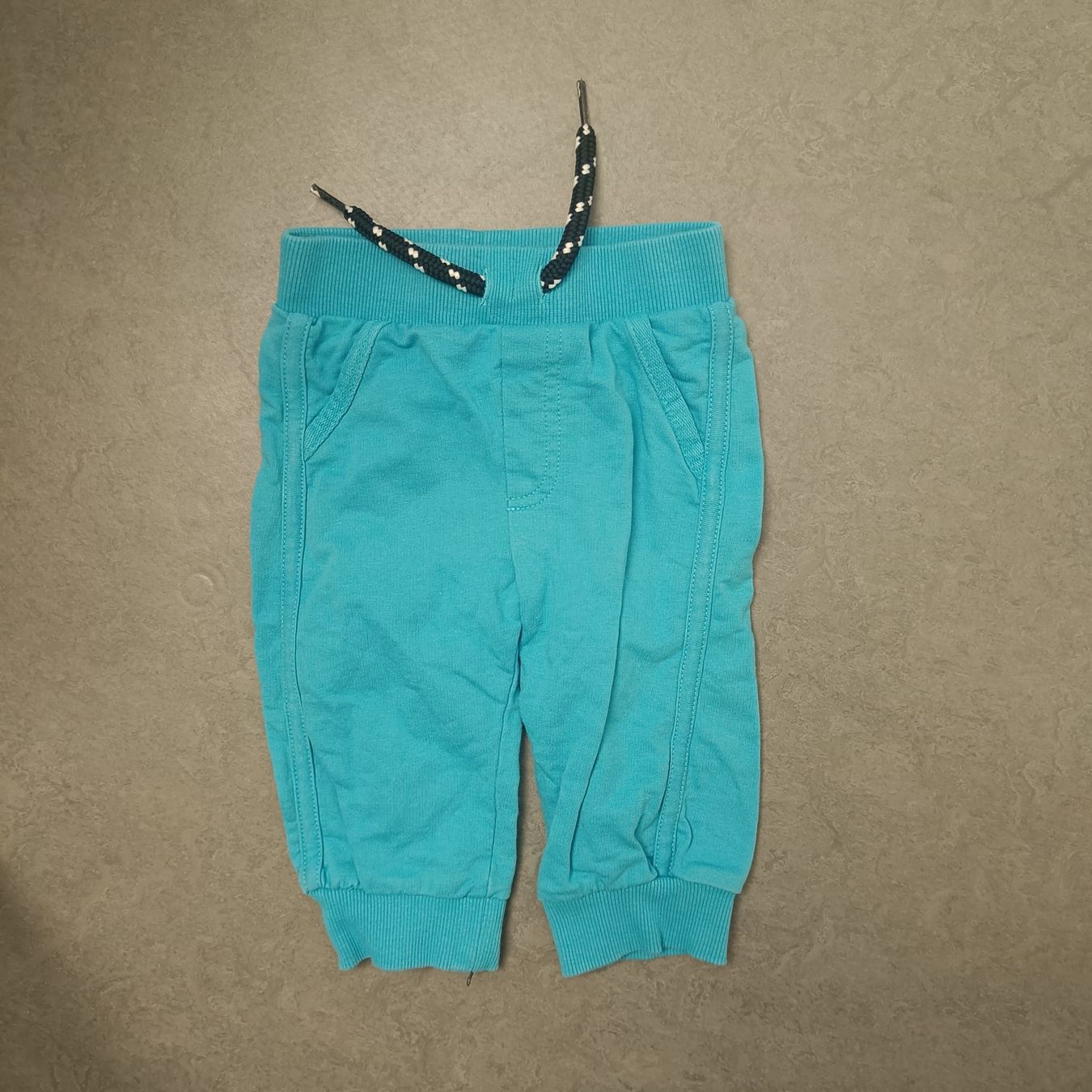 Pantalons: Trainerhose Grösse 62 – D'occasion à Jaberg par urig17.