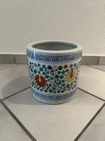 Antiker kleiner farbenfroher Topf aus Taiwan
