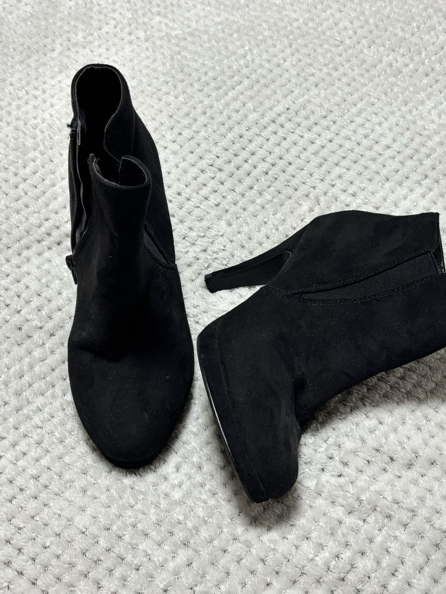 Scarpe da donna: Bottes à talons – Usato da Monthey venduto da Susii_M