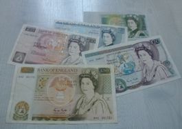 Lot ++ 5 Banknoten aus England ab 1978