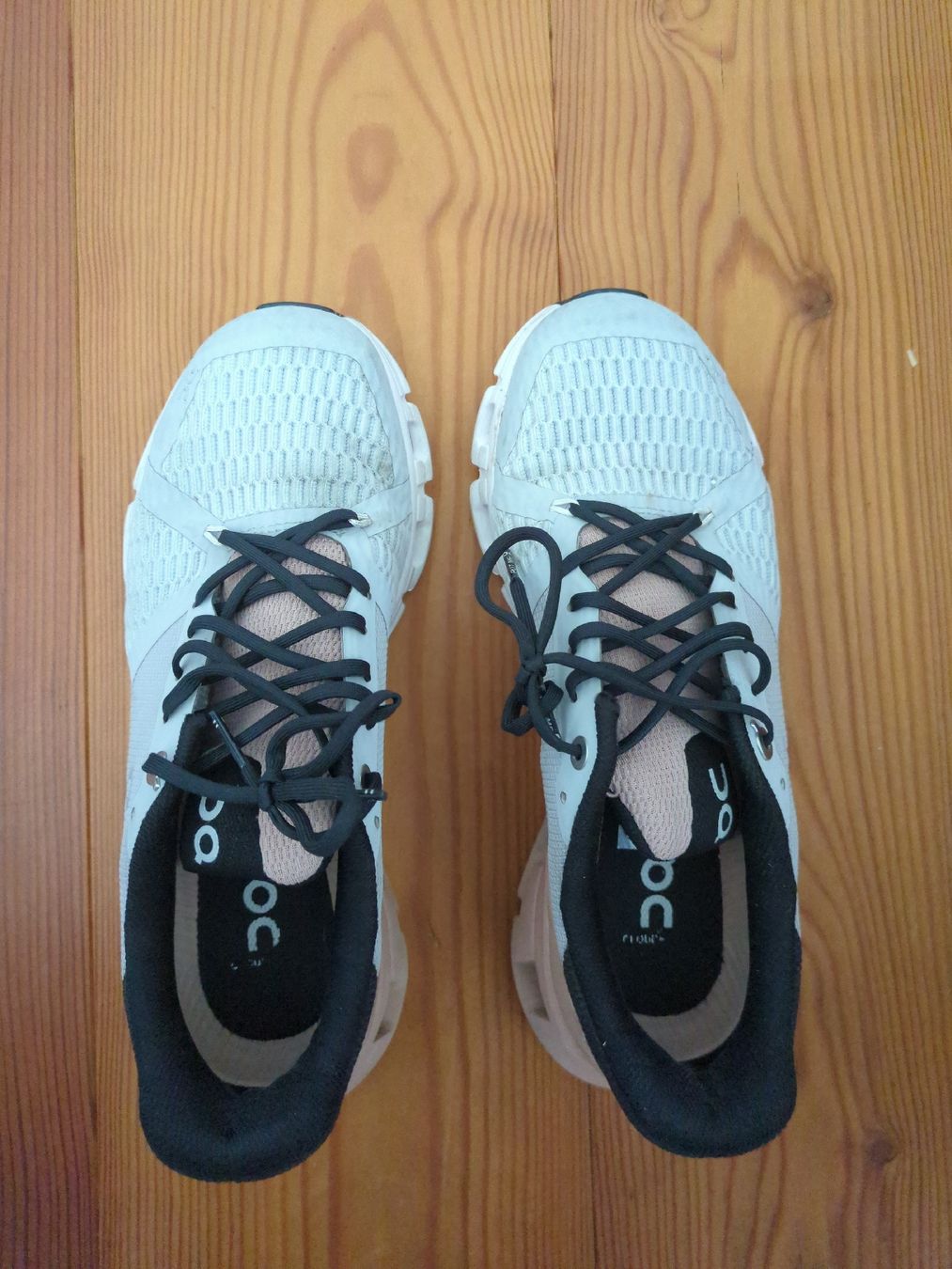 On Scarpe da donna: Laufschuh On Cloud grau beige gebraucht – Usato da Einsiedeln venduto da cgy_z5yw 1