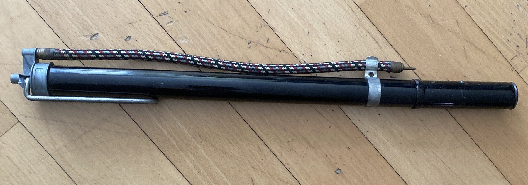 Pompe: Original Schweizer Militärvelopumpe. ca. 43.5 cm lang – Usato da Tagelswangen venduto da Harubi2