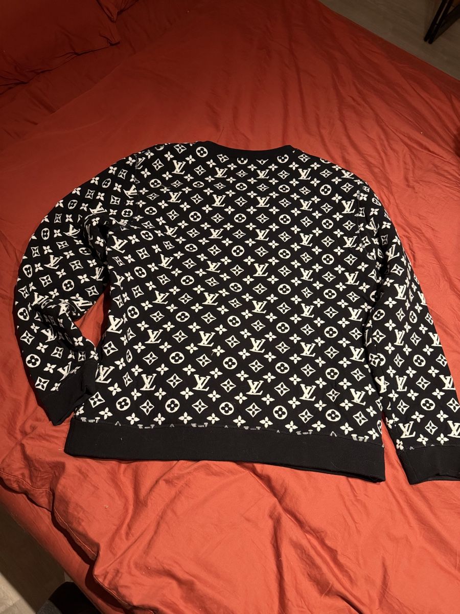 Louis Vuitton Maglioni & Felpe: Louis Vuitton, Full Monogram Jacquard Crewneck" – Usato da Signau venduto da WhiteyWyss 1