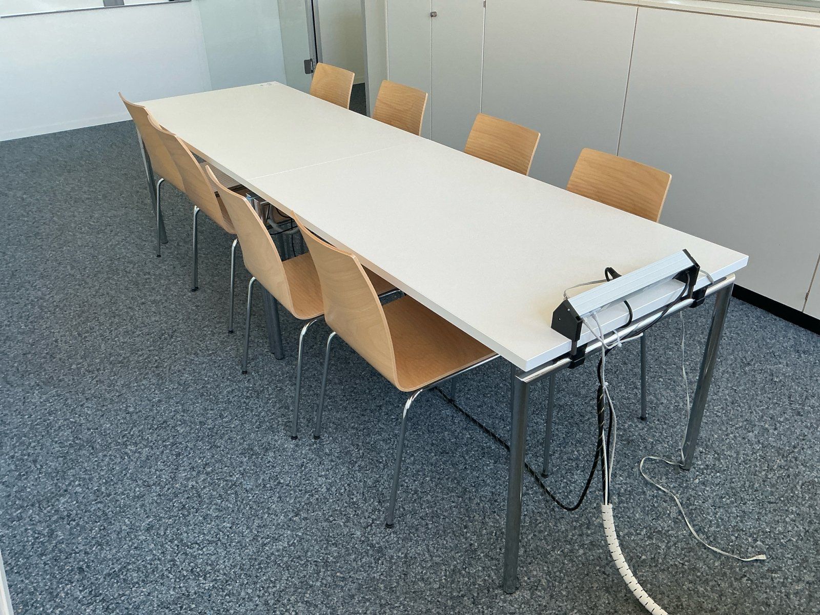Scrivanie: Konferenzraumtisch mit 8 Stühlen – Usato da Zürich venduto da PIPM_Switzerland 1