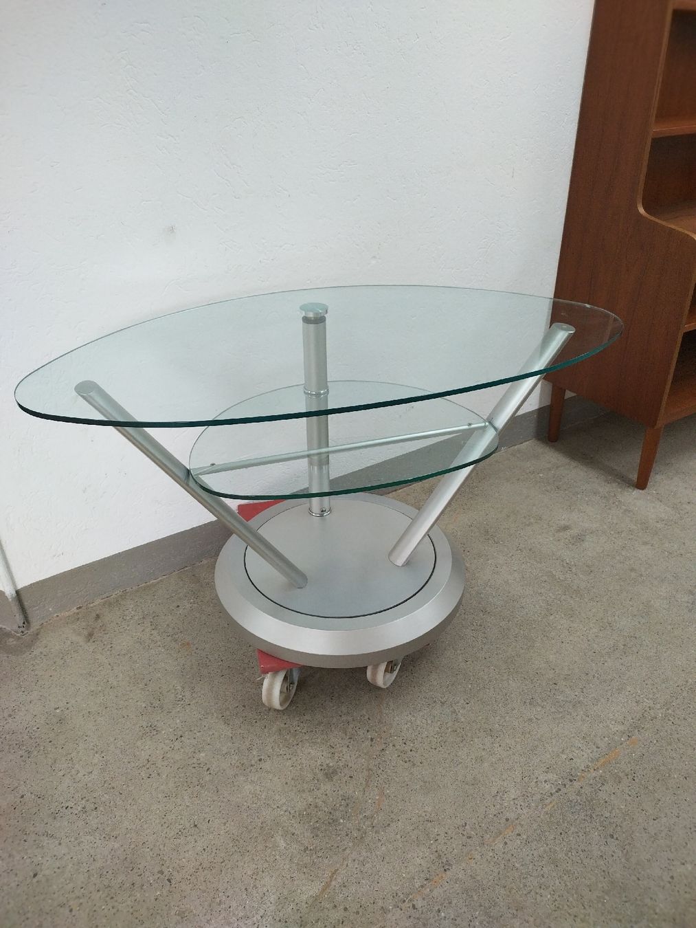 Mobili TV: TV Möbel mit schwenkbarer Glasplatte – Usato da Zofingen venduto da Lechim01