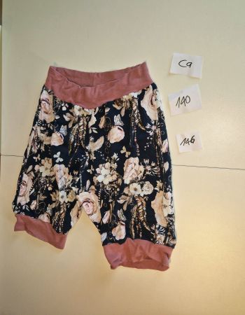 kurze Hose Grösse 140/146