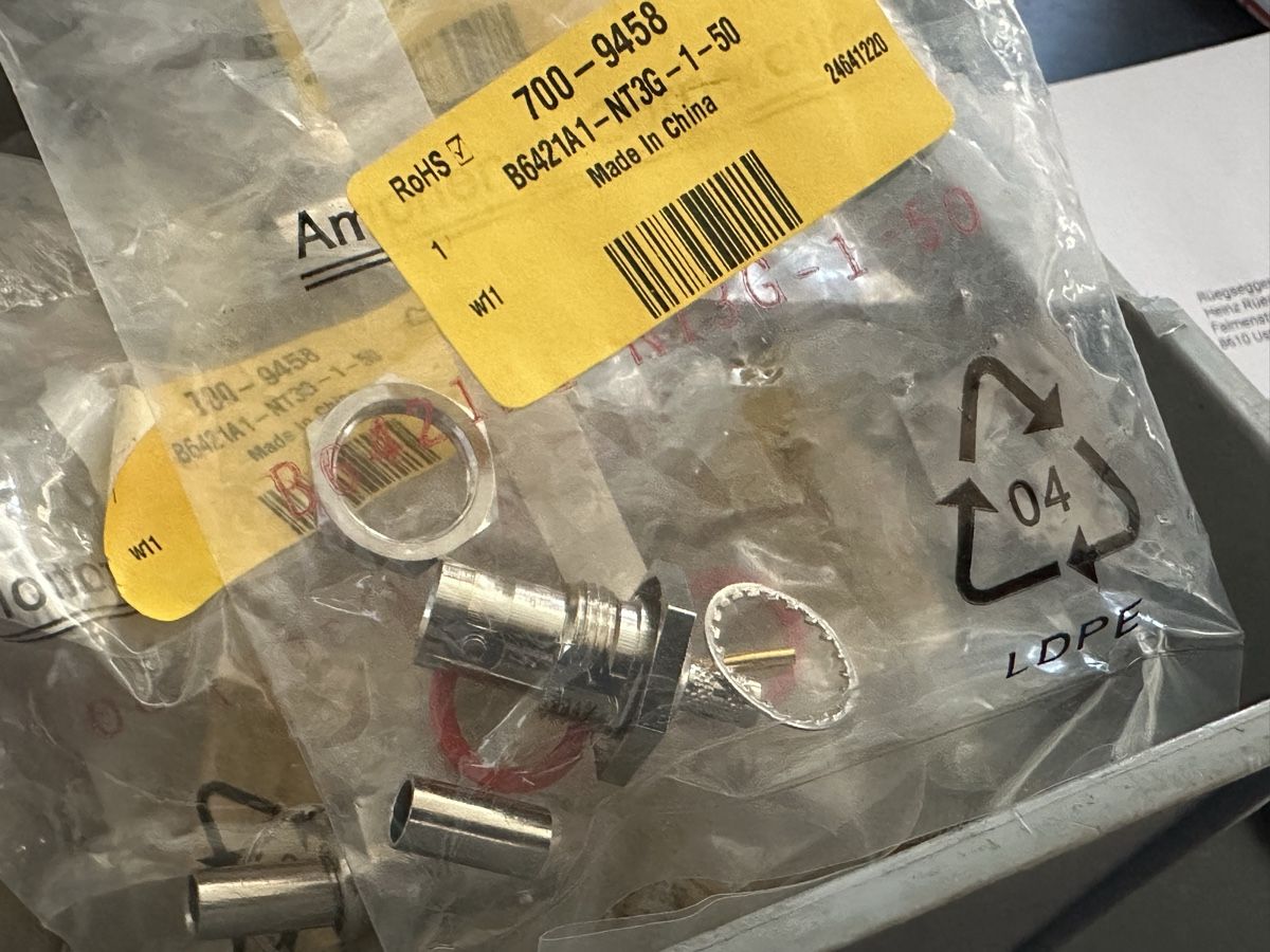 Elektronikbauteile: BNC Stecker Amphenol (20 Stück) – Neu und originalverpackt aus Uster von Hinze01